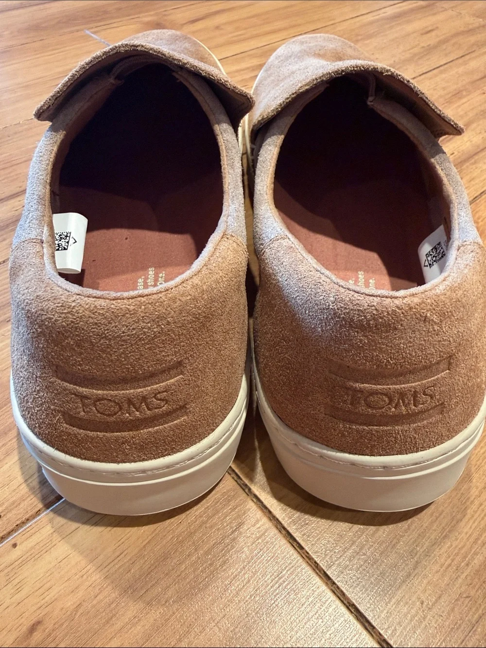 TOMS Men’s 9 Tan Camel Suede Slip-On Sneakers Casual Shoes NWOT